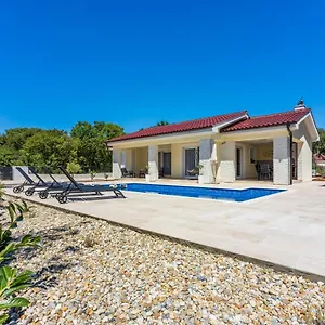 Villa Una Villa